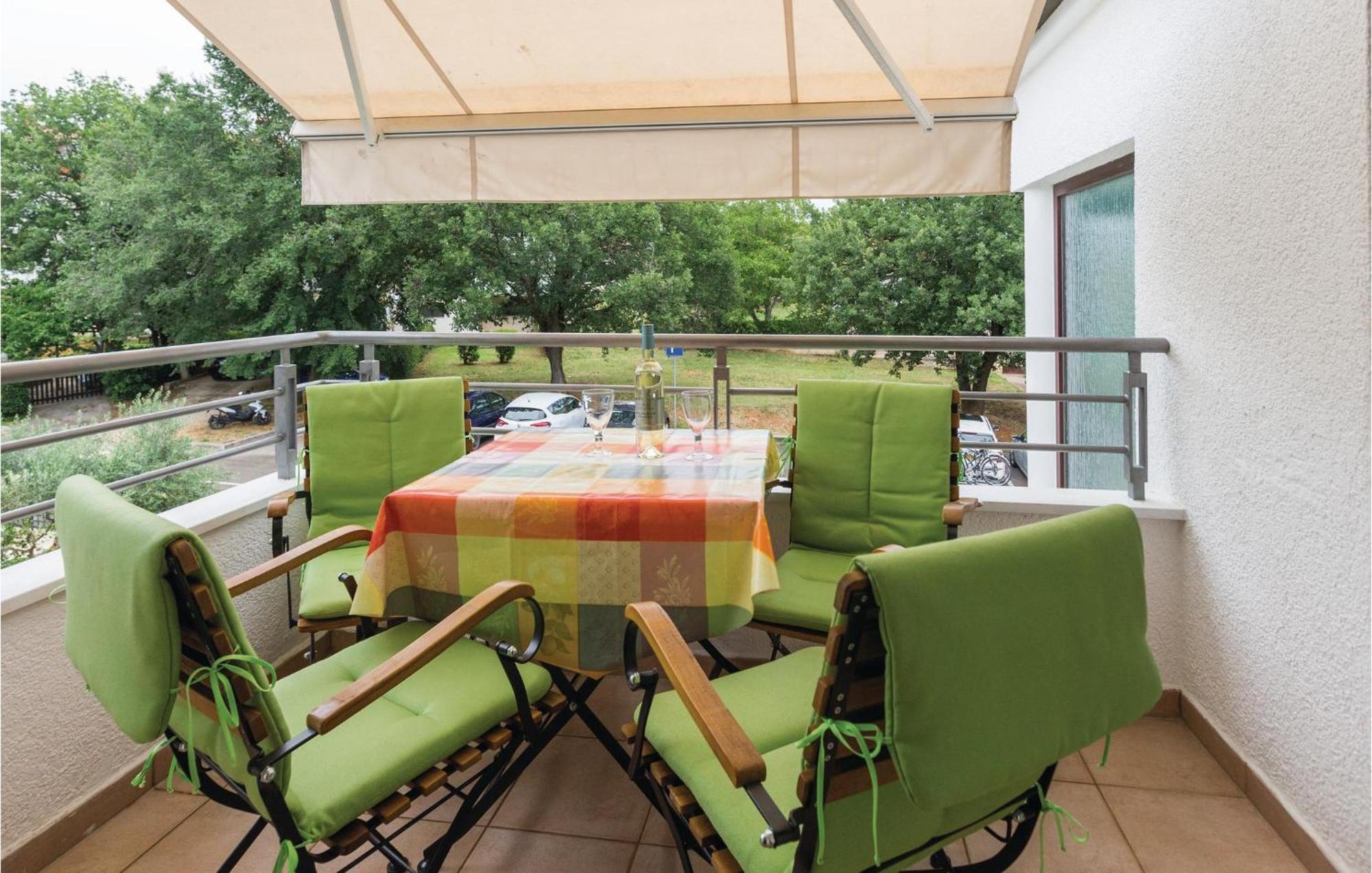Gorgeous Apartment In Porec With Kitchen Exterior foto