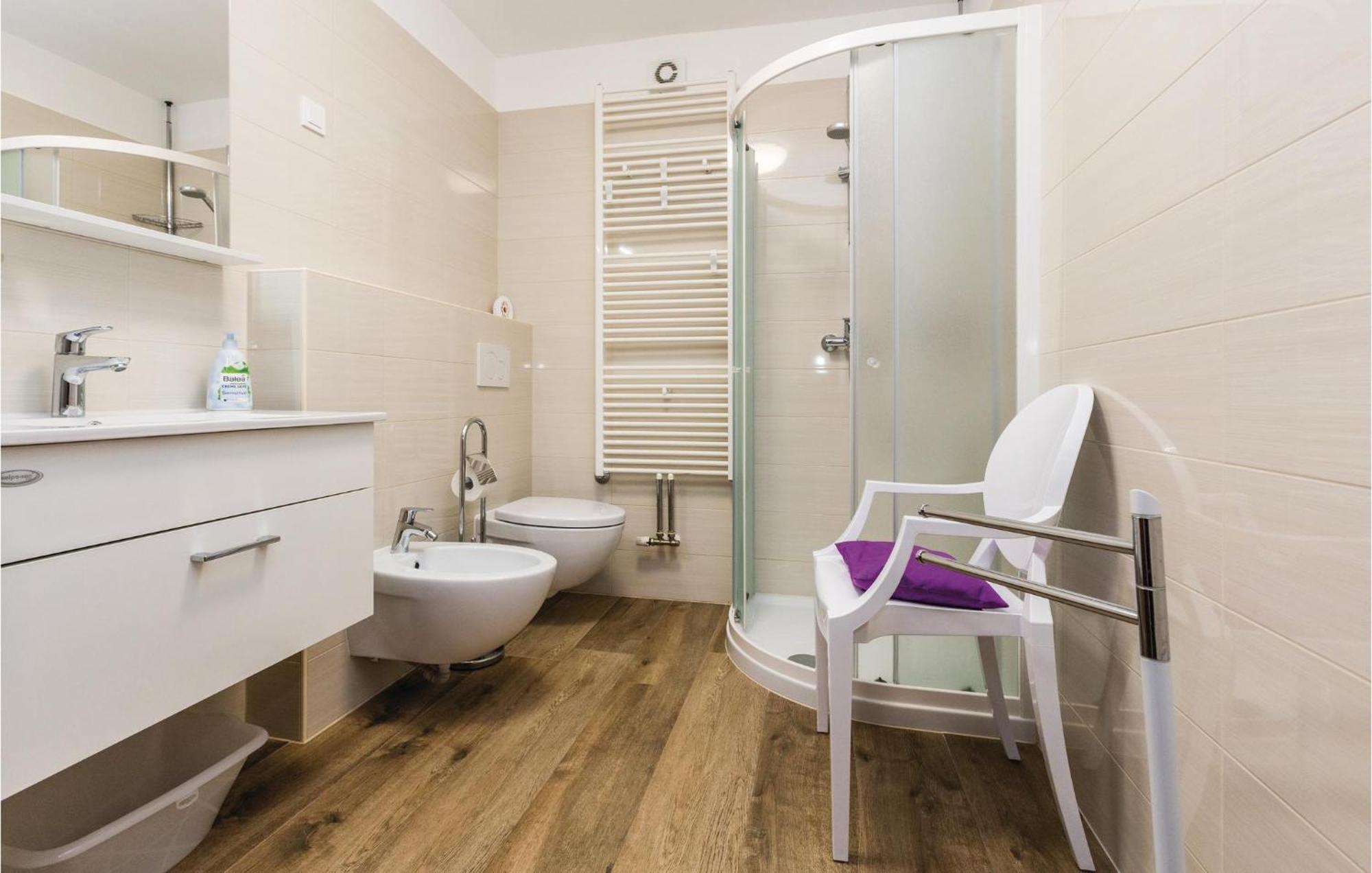 Gorgeous Apartment In Porec With Kitchen Exterior foto